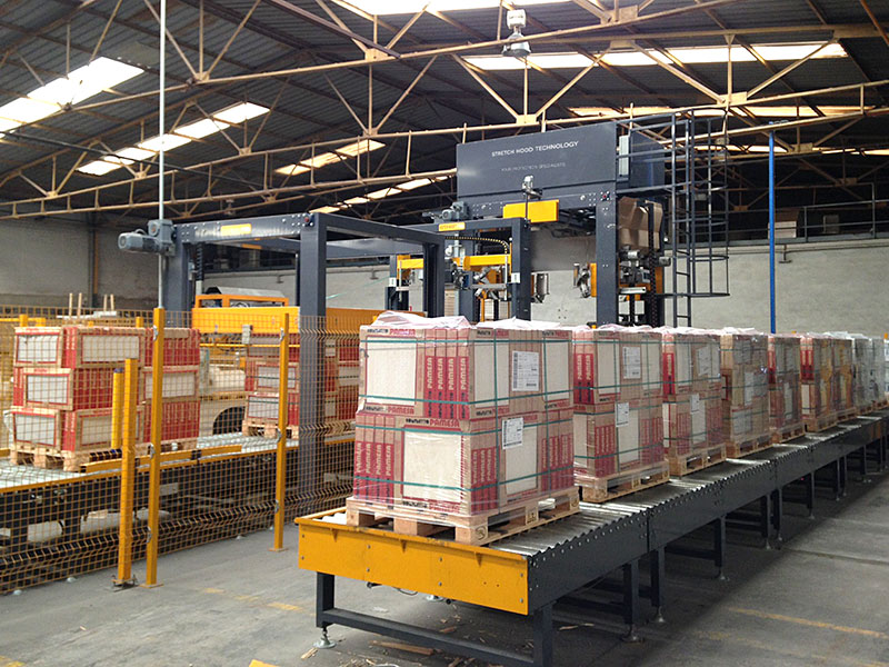 High production in the automatic Stretch Hood packaging line